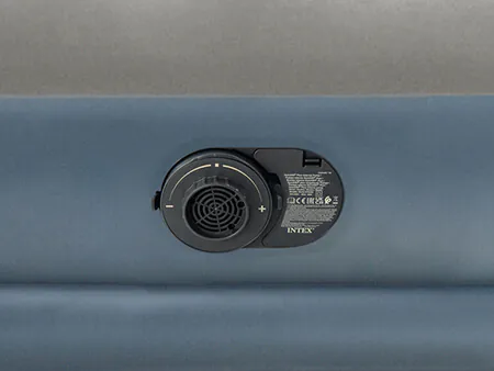 Luftbett mit integrierter Pumpe Luftbett mit elektrischer Pumpe